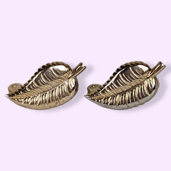 (2/$20) V. Pair of Tiny Leaf Brooches - Picture 1 of 6